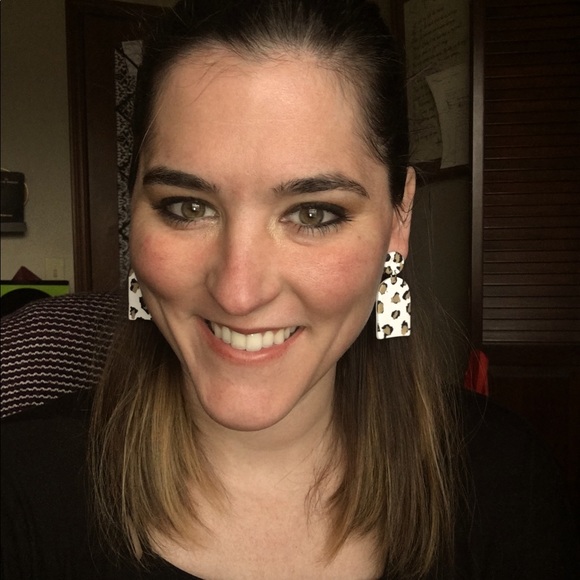 Meet your Posher, Sky - Picture 1 of 1